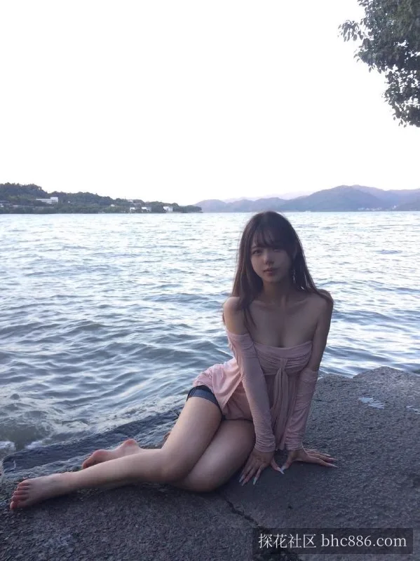 七七